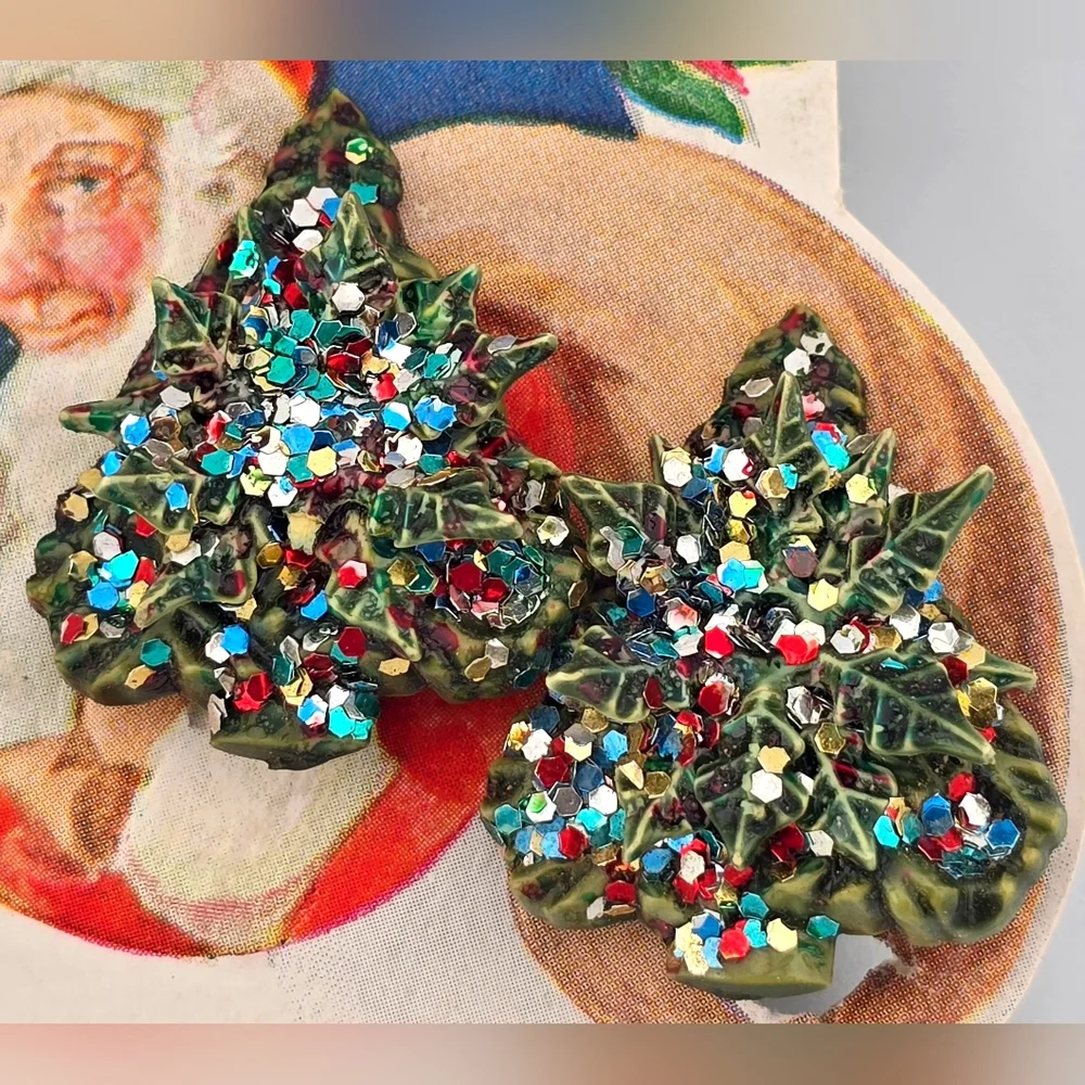 Vintage Green Plastic Glittered Christmas Tree Clip On Earrings Glittery